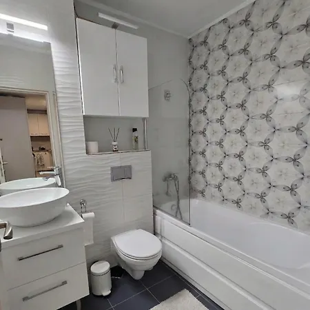 Azure Cosy - Private Terrace And Free Parking Apartment