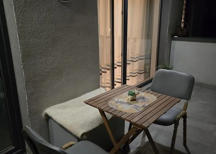 Azure Cosy - Private Terrace And Free Parking